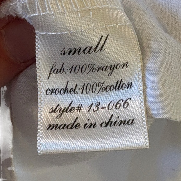 Alya Francesca's Collection Size Small Womens White Crochet Top Button Down - Picture 5 of 7